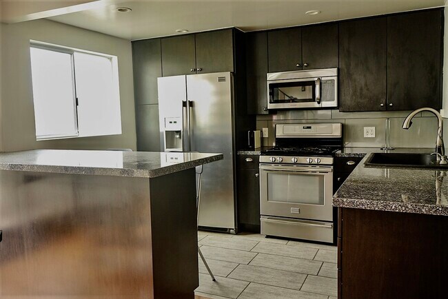 Kitchen - 31 N Venice Blvd