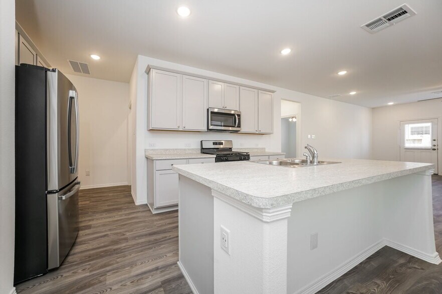 Building Photo - 16731 Rover Ln