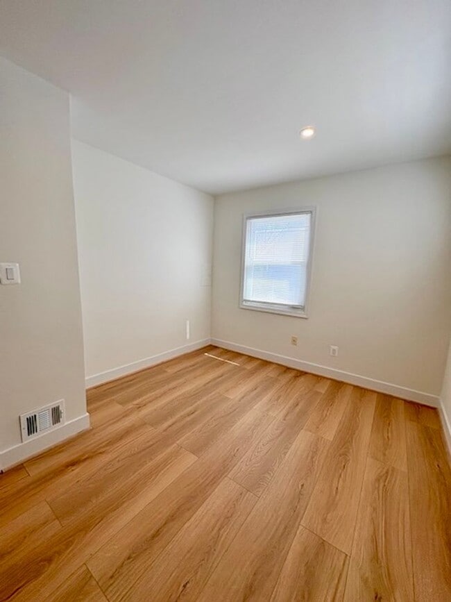 Building Photo - 6007 Crawford Dr