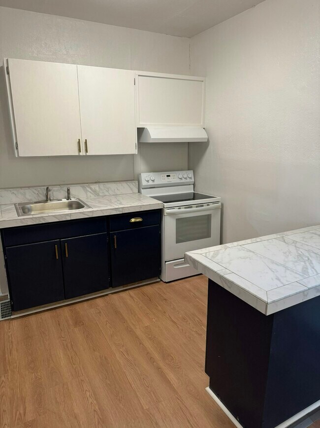 Building Photo - 2203 W Mallon Ave