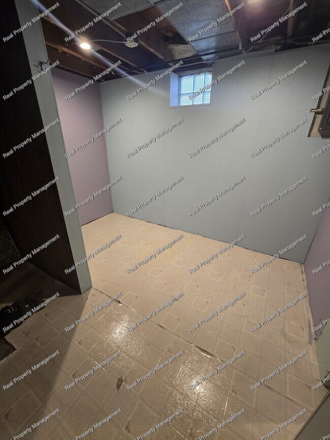 Building Photo - Updated Munster Cape Cod