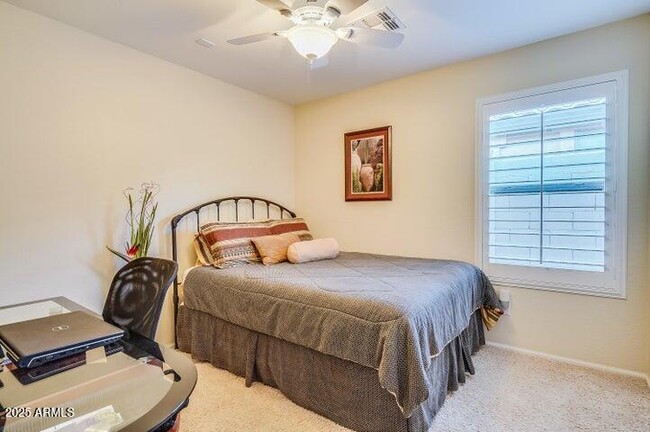 Building Photo - 2938 E Quiet Hollow Ln