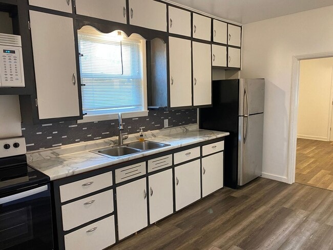 Building Photo - 2 Bed 1 Bath Single Family Home in Wausau