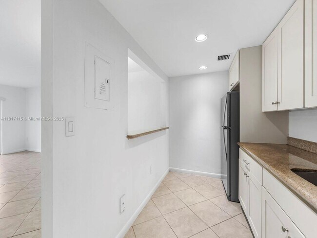 Building Photo - 14034 SW 90th Ave