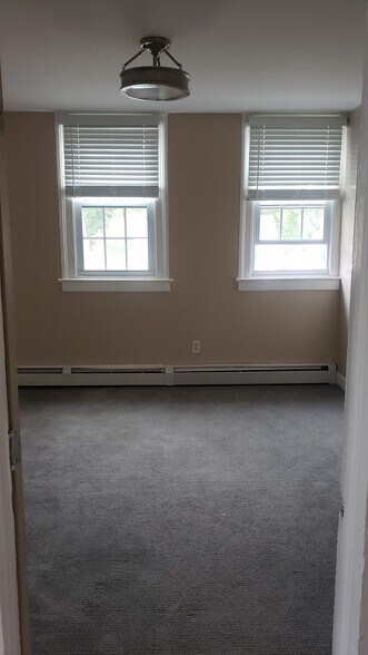 Building Photo - 19 Mahl Ave
