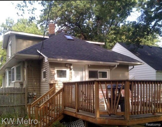 Building Photo - 1525 Wyandotte Ave