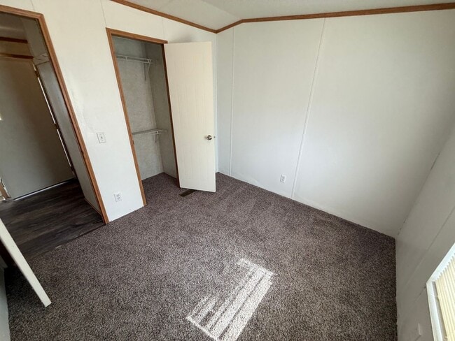 Building Photo - 2 Bedroom 1 Bath House With Covered Patio,...