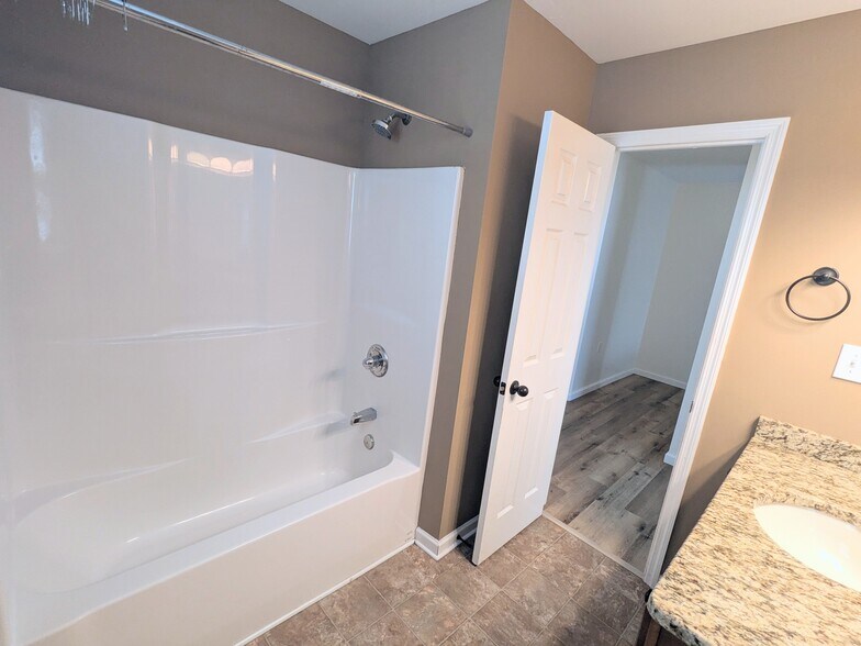 Hall bathroom - 2237 Spring Meadow Ln SE