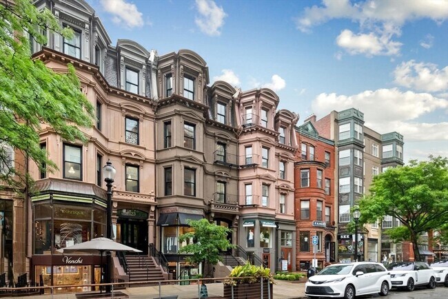 Building Photo - 121 Newbury St