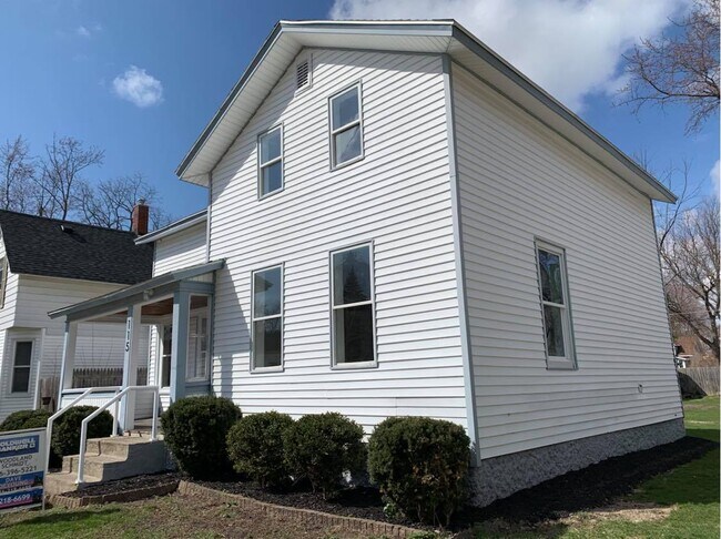 Building Photo - 115 E 17th St