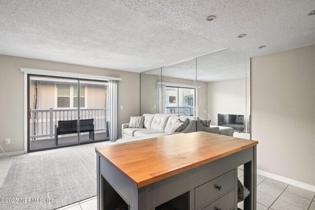 Building Photo - 1107 1st St S