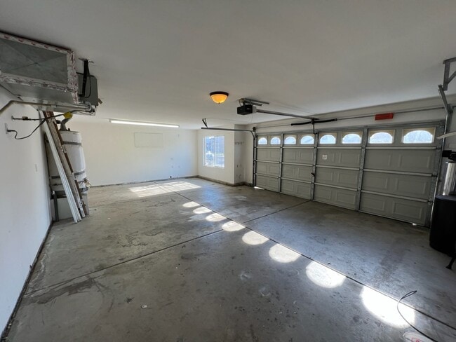Building Photo - 3-bedroom single story in Merced!