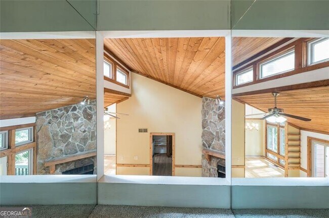 Building Photo - 4535 Kings Crossing Dr NE