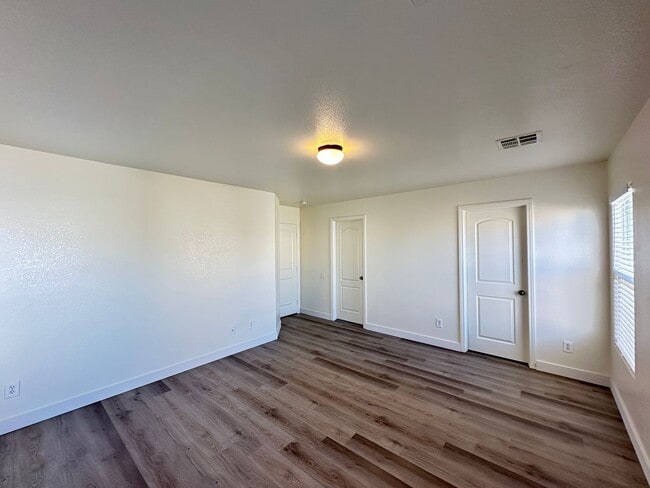 Building Photo - DESERT WILLOWS