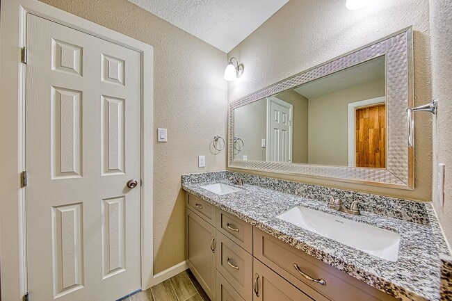 Building Photo - 3526 Brook Shadow Dr