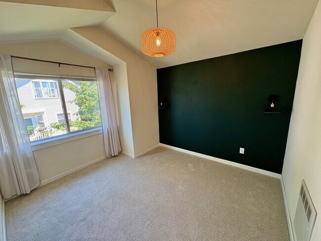 Building Photo - 1122 N 92nd St