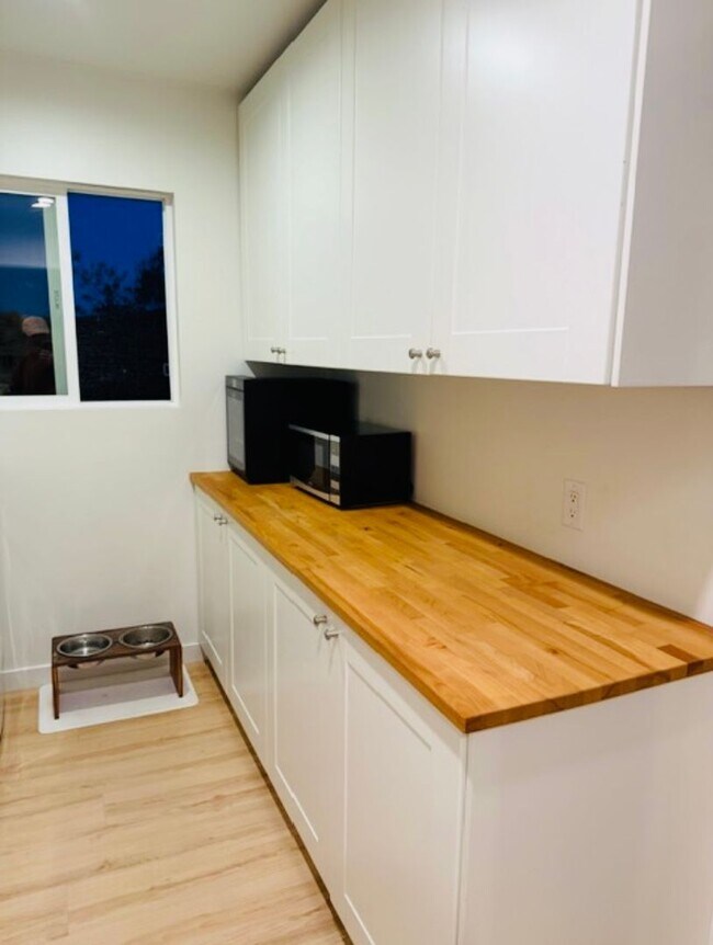 Building Photo - Coming soon! 06-15-26 Newly Remodeled Furnished Oceanside Retreat with Green Space Views 3 bedroo...
