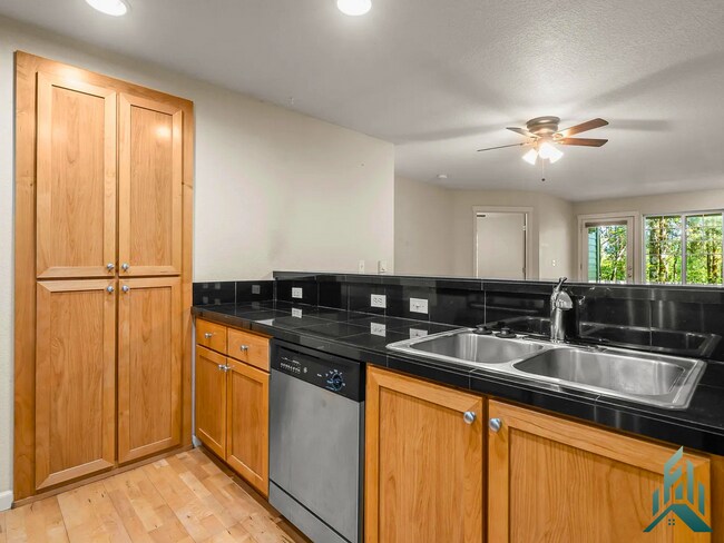 Building Photo - 6298 SW Grand Oaks Dr