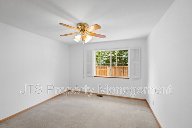 Building Photo - 7723 River Landing Dr