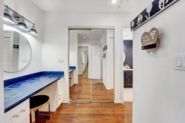 Building Photo - 716 NE 20th Ln