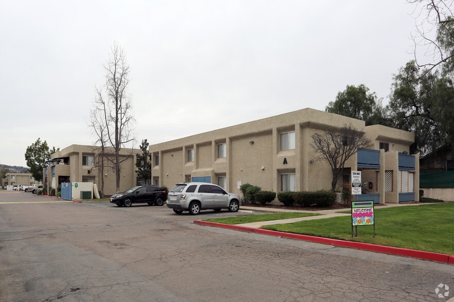 Primary Photo - Terre at Vintage