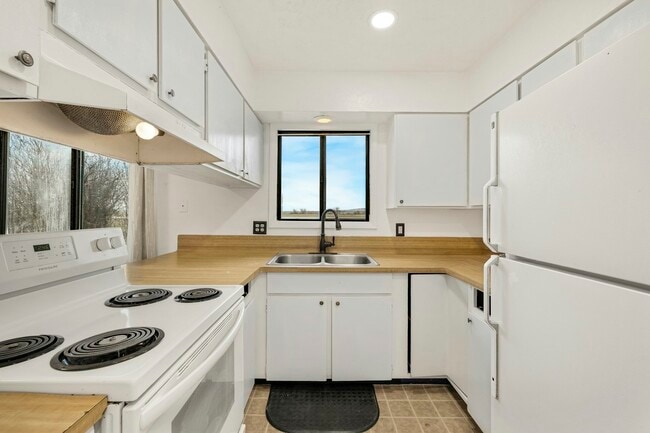 Building Photo - 24 Jaxson Dr