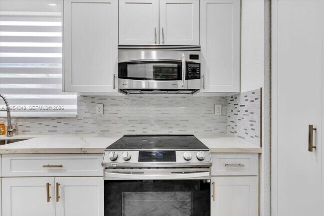 Building Photo - 773 SW 120th Ave