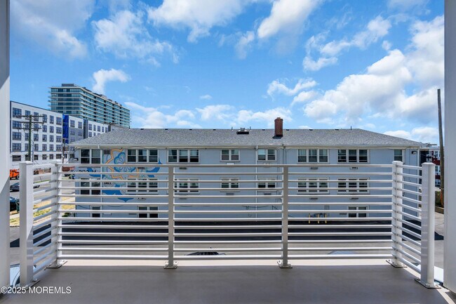 Building Photo - 218 3rd Ave