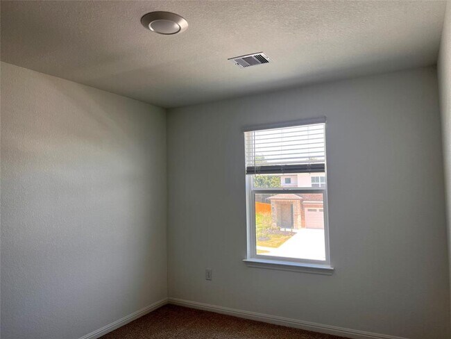 Building Photo - 220 Saide St