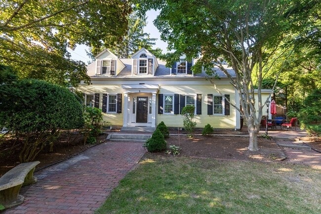 Primary Photo - 44 Russell St