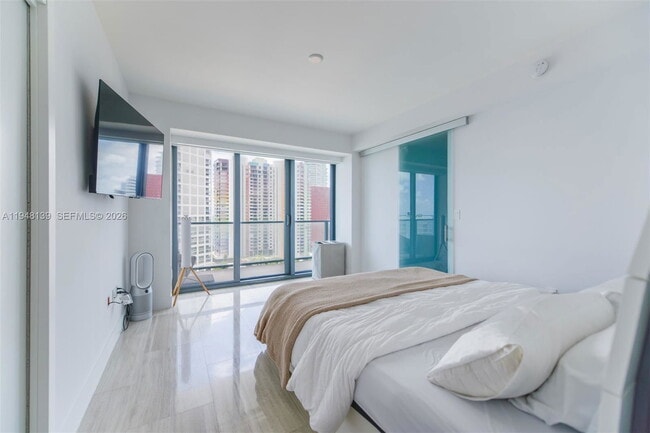 Building Photo - 1451 Brickell Ave