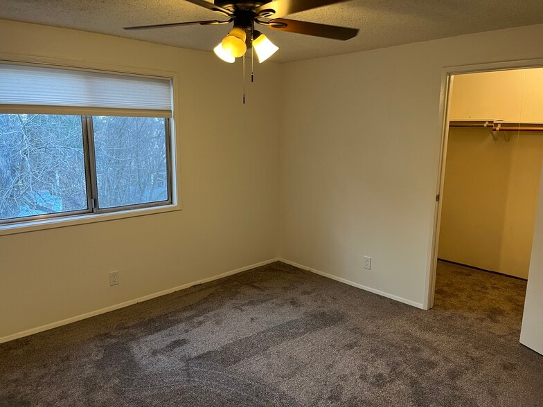 Building Photo - 567 Fairview St