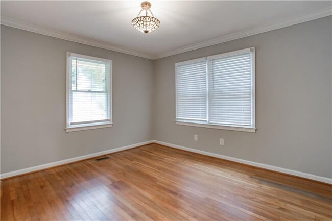 Building Photo - 1640 Belle Isle Cir NE