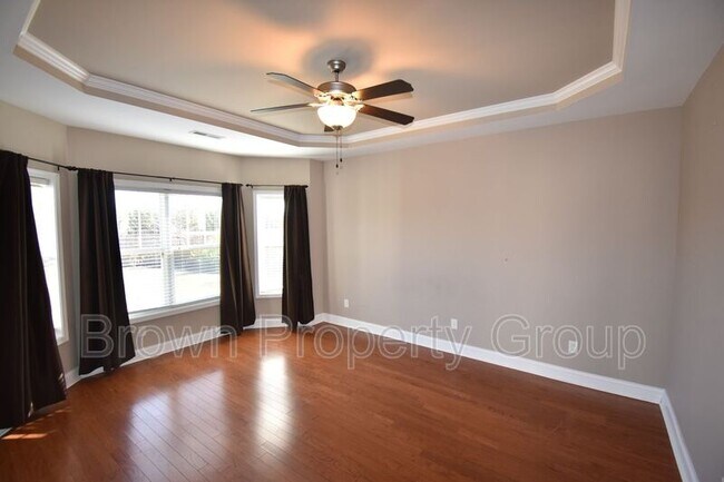 Building Photo - 1072 Ronald Reagan Drive