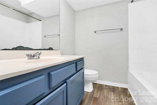 Building Photo - 650 Lex Dr