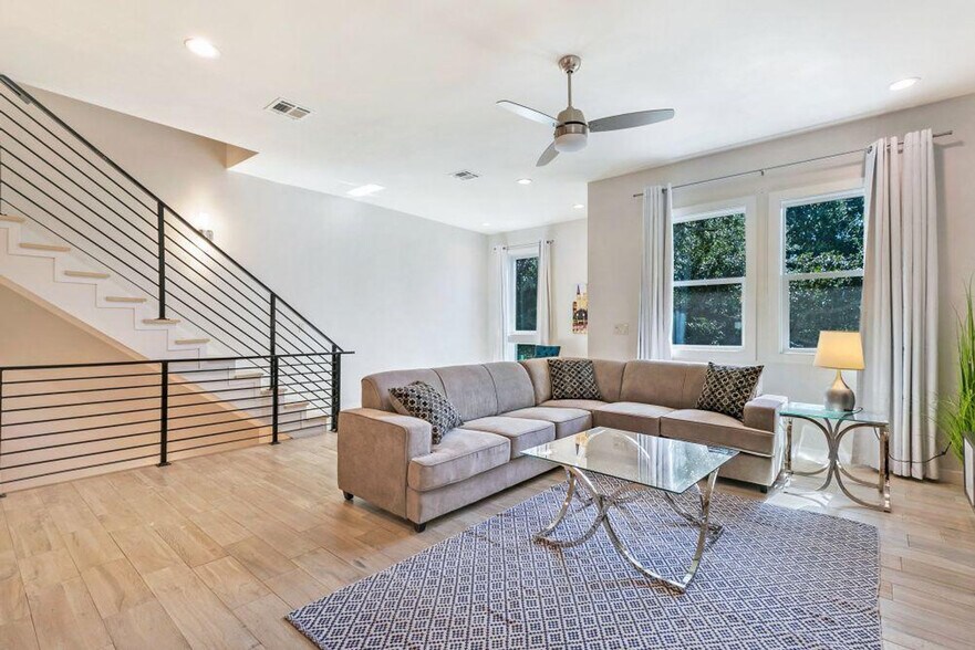 Primary Photo - 3709 Bienville St