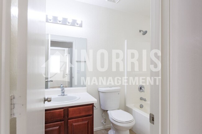 Building Photo - Beautiful Remodeled Home in Florence
