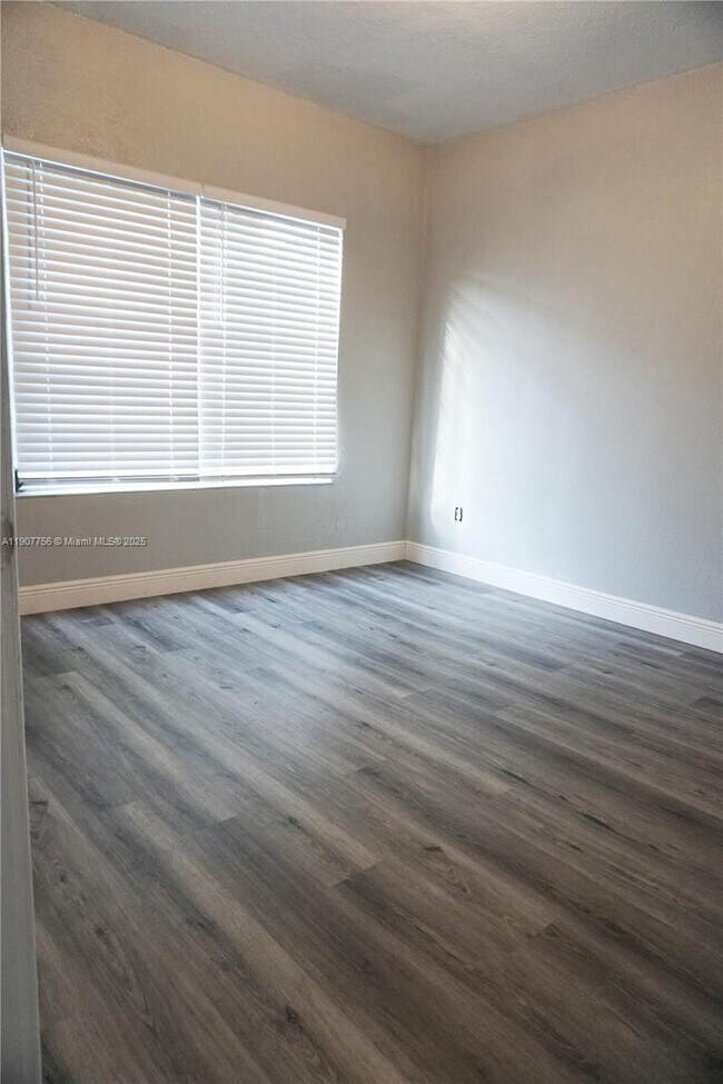 Building Photo - 327 SW 20th St