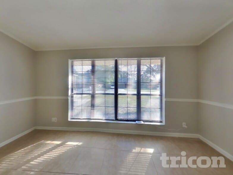 Building Photo - 7937 Dwyer Dr