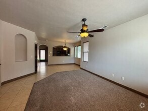 Building Photo - SPACIOUS HOME FOR RENT!