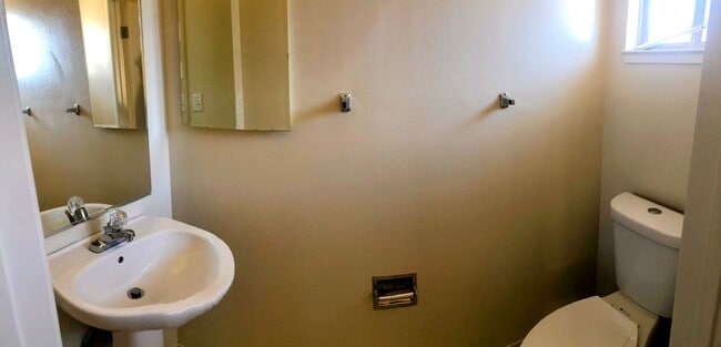 Building Photo - Beautifully Maintained 3BR Home in a Safe, Family-Friendly Community