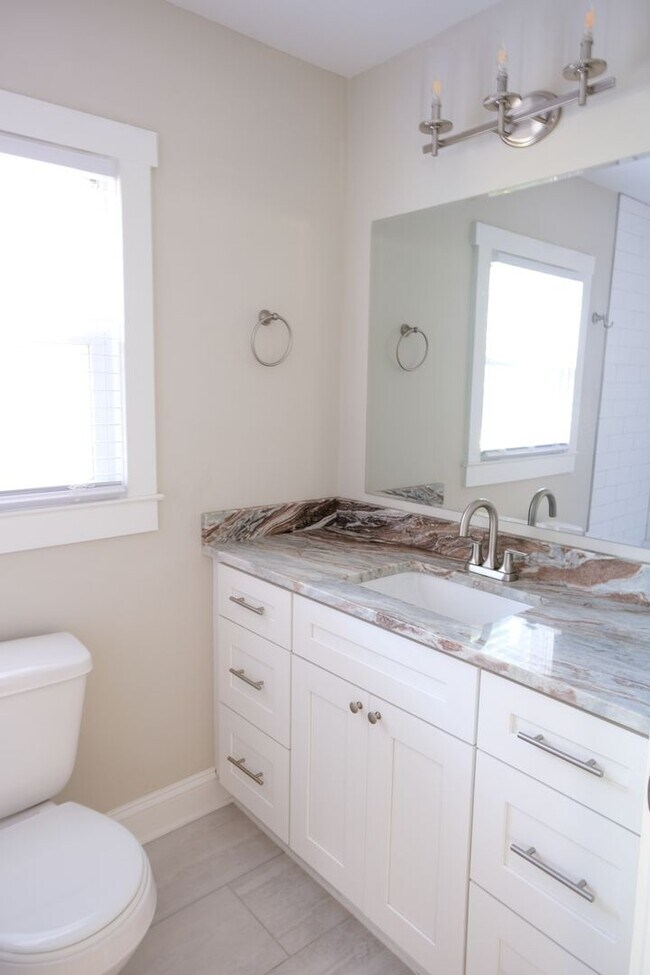 Building Photo - 3 Bedroom, 3 Bath House in Prime Augusta C...