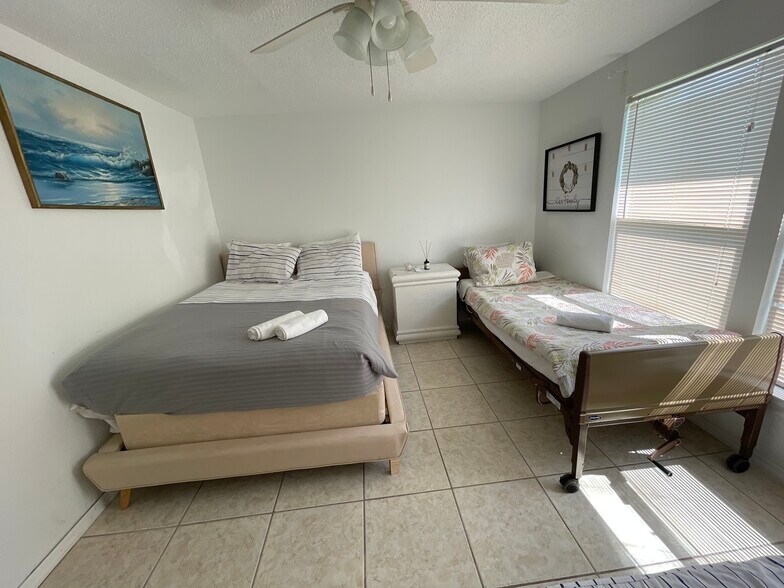 Master room as a duplex set up. - 2440 Manasota Beach Rd