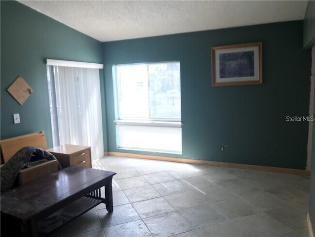 Building Photo - 4559 Lakeway Dr