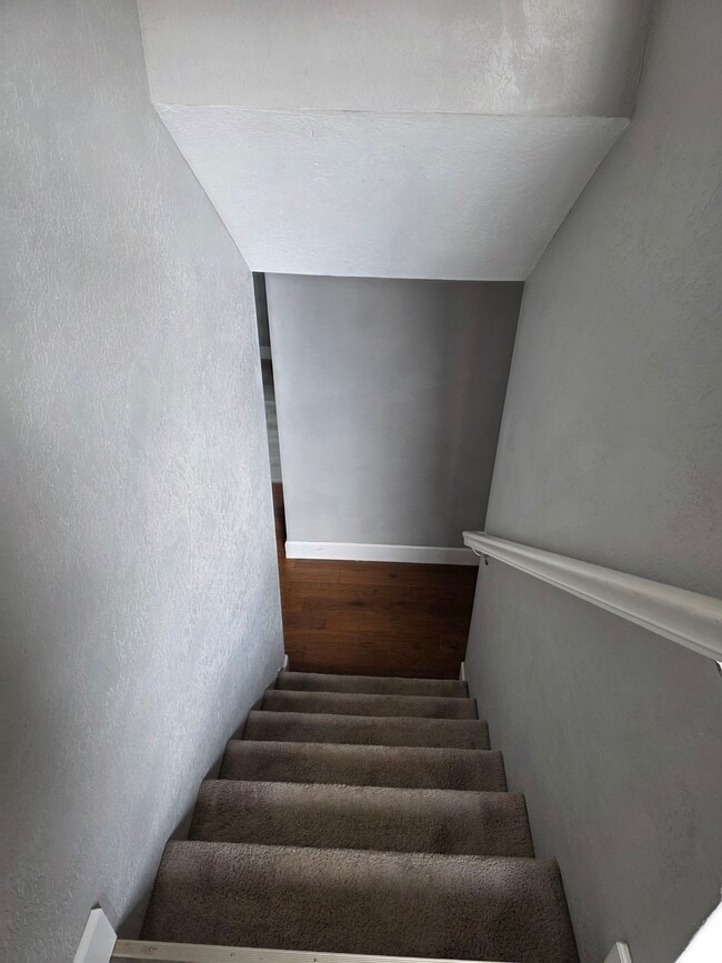 Building Photo - 1600 Pinto Ln