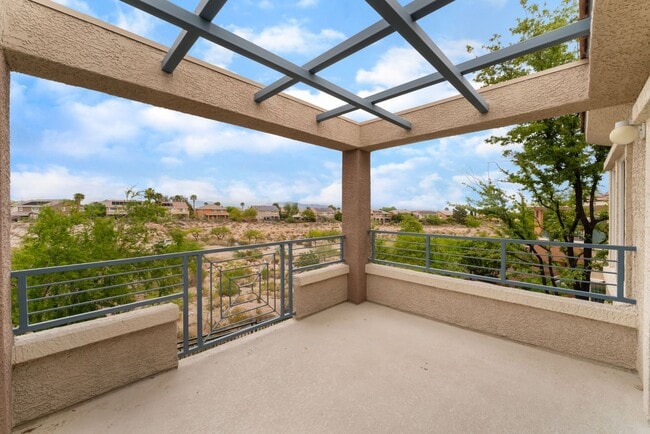 Building Photo - Beautiful, upgraded 2 story townhouse unit...