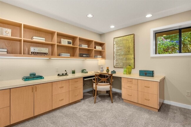 Building Photo - Kirkland View Home