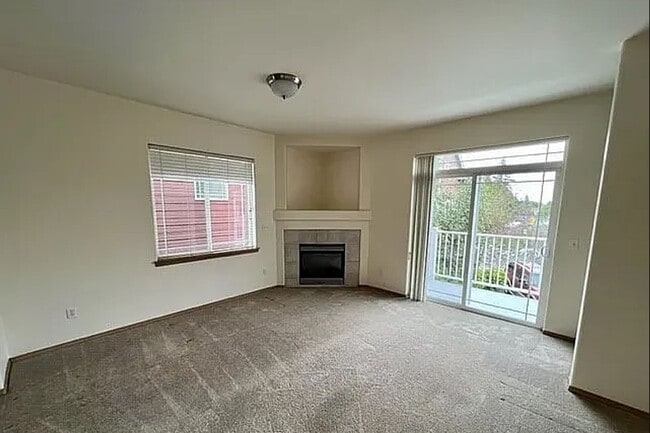 Building Photo - Spacious 3 Bedroom, 3 Bath End-Unit Condo – Parkview Village, Lynnwood