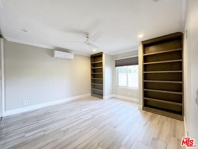 Building Photo - 10758 Cozycroft Ave