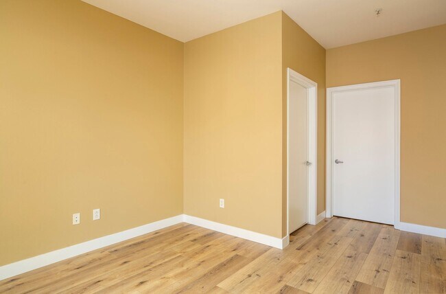 Building Photo - Stylish & Spacious Courtyard-Facing Condo in the Heart of Gaslamp